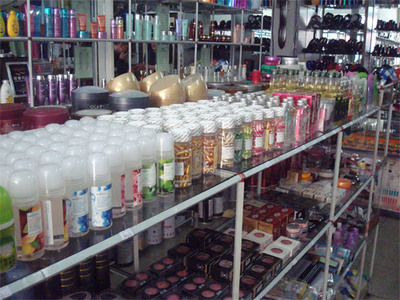 樺甸融達美容美發(fā)用品批發(fā)城 一站式化妝品采購新選擇